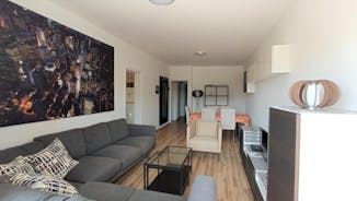 5 min to the Beach Holiday Shared Apartment incl NETFLIX - private ROOM in 3 bdr Apt