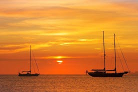 Excursion en bateau au coucher du soleil à Ibiza avec tout compris