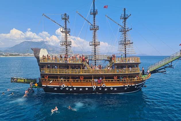 Viagem de barco pirata com tudo incluído em Alanya