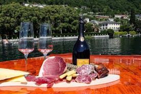 1 Hour Private Wooden Boat Tour on Lake Como 6 pax