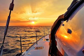 Privé catamarancruise bij zonsondergang vanuit Nikiti