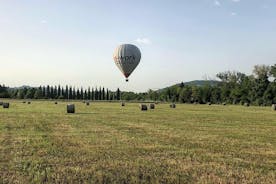 Vuelo en globo aerostático en Piamonte y Lombardía con traslado desde Milán