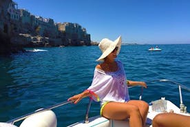 POLIGNANO BY BOAT: amazing sea caves and free drinks!
