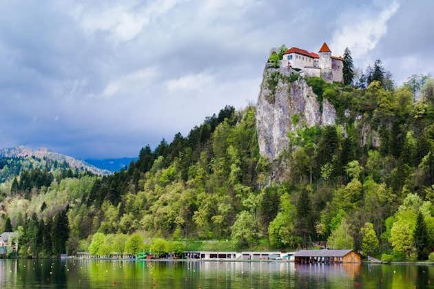 Tour di mezza giornata sul lago di Bled e sul castello in visita a un vecchio laboratorio di stampa di Lubiana