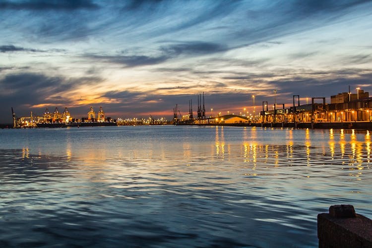 Photo of Southampton United Kingdom, by Roman Grac-port