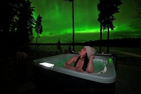 私人旅游：传统芬兰柴火桑拿和热水浴缸