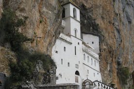 Visita al monastero di Ostrog e alla tradizionale famiglia rurale - Tour privato del Montenegro