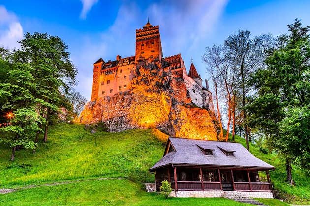 Van Boekarest: Dracula's Castle, Peles Castle en Brasov Old Town Full Day Tour