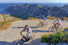 Excursão com bicicleta elétrica Calanques Trilogy saindo de Marselha