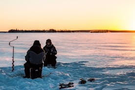 Excursion de pêche sur glace avec feu de camp à Rovaniemi