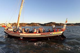 リスボンの伝統的なボート - ガイド付き観光クルーズ