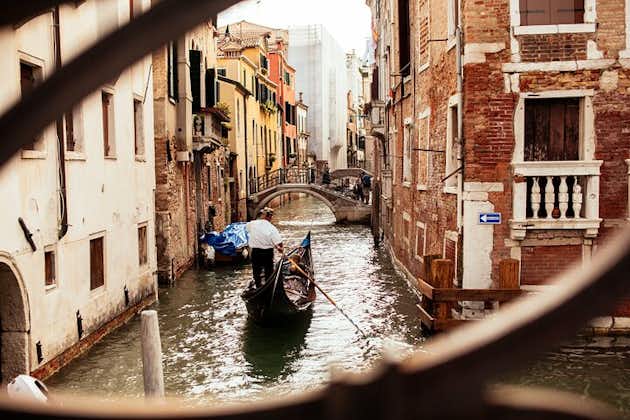 Paseo virtual privado por la ciudad con un veneciano sin multitudes