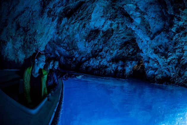 Excursion à la grotte bleue et vers six îles au départ de Split