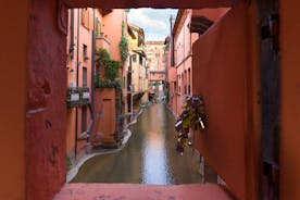 Private Bologna City Photo Walking Tour