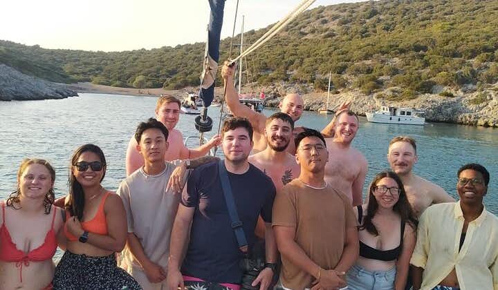 3-Hour Private Sunset Boat Tour With Dinner in Bodrum