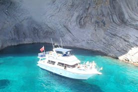 Premier Cruises 4-timers båttur inkl. drikke, mat, SUP og snorkling
