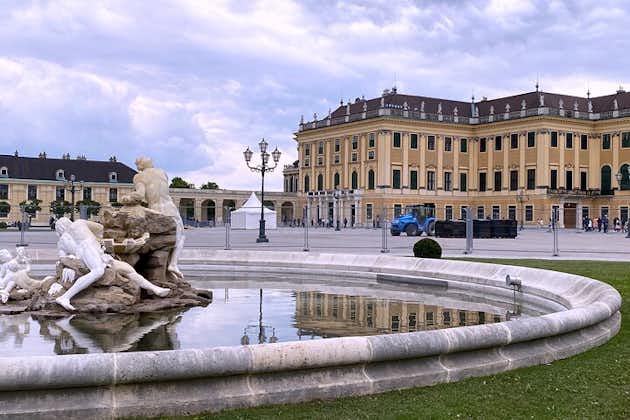 ウィーンのシェーンブルン宮殿のガイド付きウォーキング ツアー