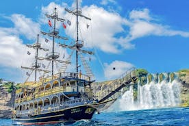 Gita in barca dei pirati di Antalya con animazione, pranzo e trasferimento gratuito in hotel