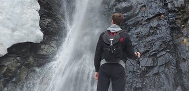Vandring till Gveleti vattenfall och Juta