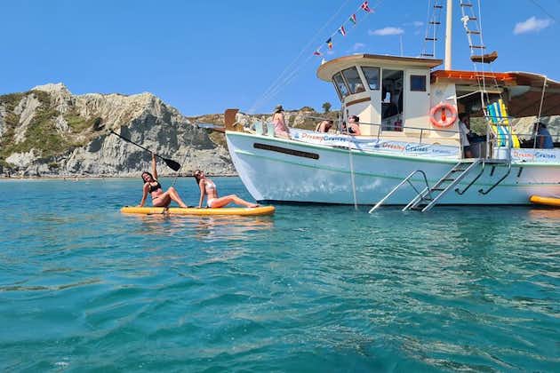 "Cruzeiro dos sonhos"Cruzeiro diário do porto de Argostoli com um barco tradicional grego