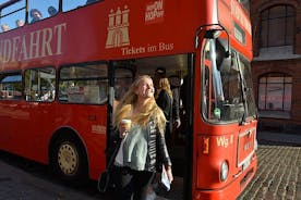 Excursión en Hamburgo en autobús con paradas libres: autobús rojo de dos pisos