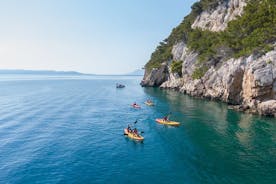 Tour de medio día en kayak para grupos pequeños en Makarska