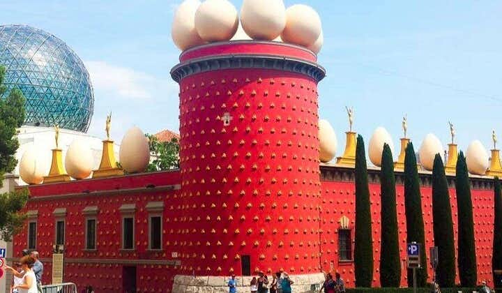 Palamos Shore Excursion: Dali Museum of Figueres and Girona Private Tour