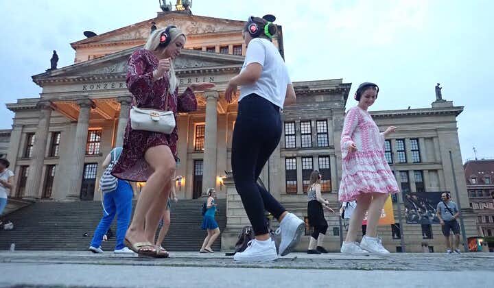 Stille diskotek gjennom sentrum av Berlin med flash mobs