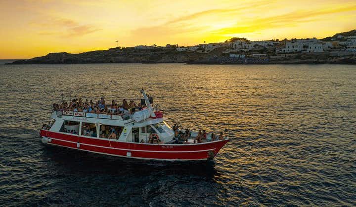 Boat Party au coucher du soleil dans les eaux du Salento avec boisson