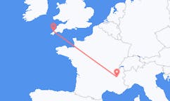 Vluchten van Grenoble, Frankrijk naar Newquay, Engeland