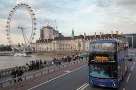 Recorrido nocturno en autobús con techo descubierto en Londres con narración en vivo