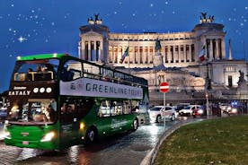 이탈리아 최고의 음식을 위해 Eataly에서 정차하는 오픈 탑 버스로 조명된 로마