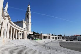 De Lisbonne: visite de groupe d'une journée à Fatima, Batalha, Nazare et Óbidos