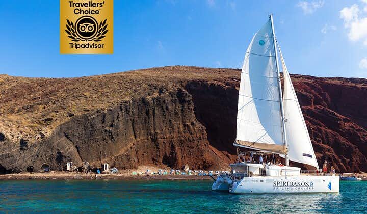 Semi-privato standard | Crociera in catamarano a Santorini con buffet greco e bevande