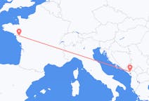 Flyg från Podgorica, Montenegro till Nantes, Frankrike