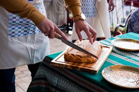 점심 식사 및 올드 타운 가이드 투어가 포함된 코토르 개인 요리 강습