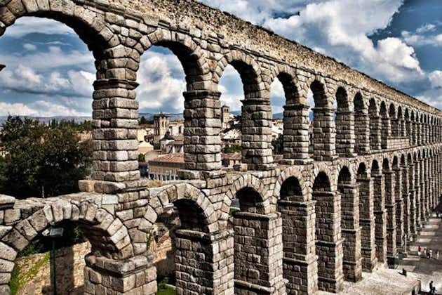 Privat rundtur Avila - Segovia - Hämtning av liten grupp och hotell från Madrid