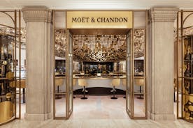 Private Royal Walk and Champagne Moet Chandon at Harrods