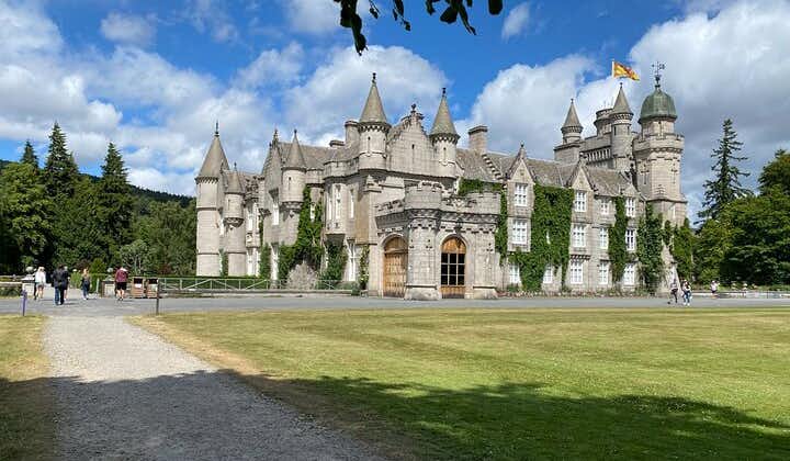 Visite privée des châteaux de Balmoral Glamis Dunnottar au départ d'Aberdeen