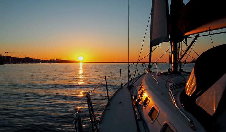 Esperienza in barca a vela al tramonto sul Douro a Porto
