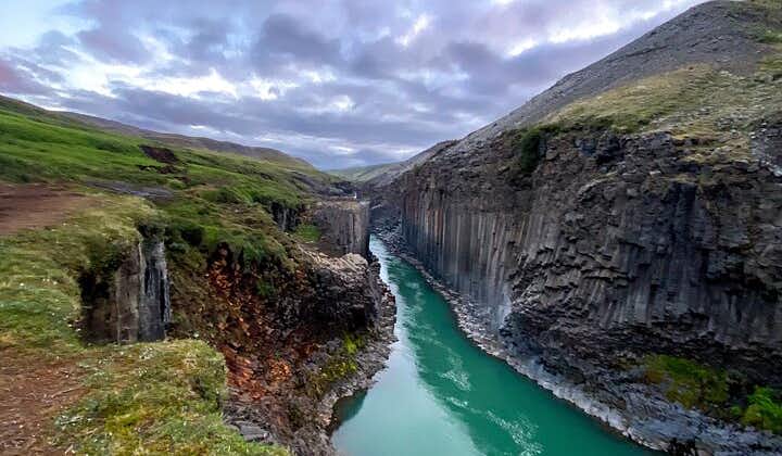 Full Day Stuðlagil Canyon and Vök Baths Guided Tour