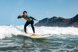 Heldags surflektion för nybörjare i Famara, Spanien