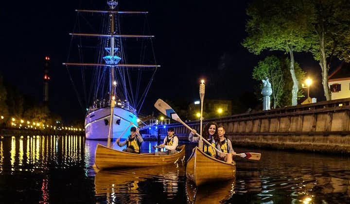 Tour notturno della città in canoa a Klaipeda