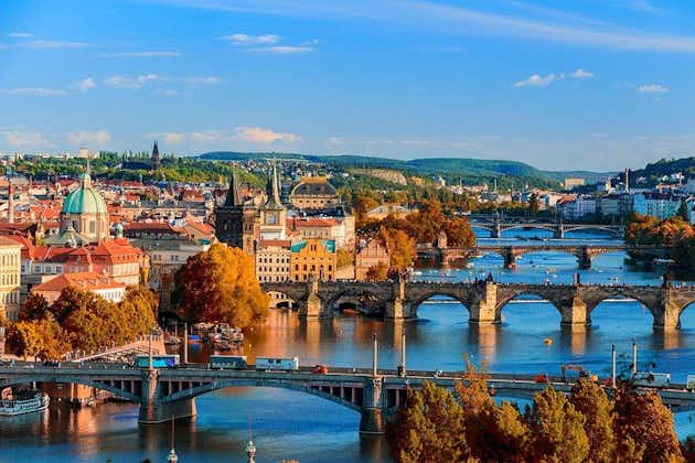 De Salzburgo a Praga, traslado privado con 2 horas de visita turística