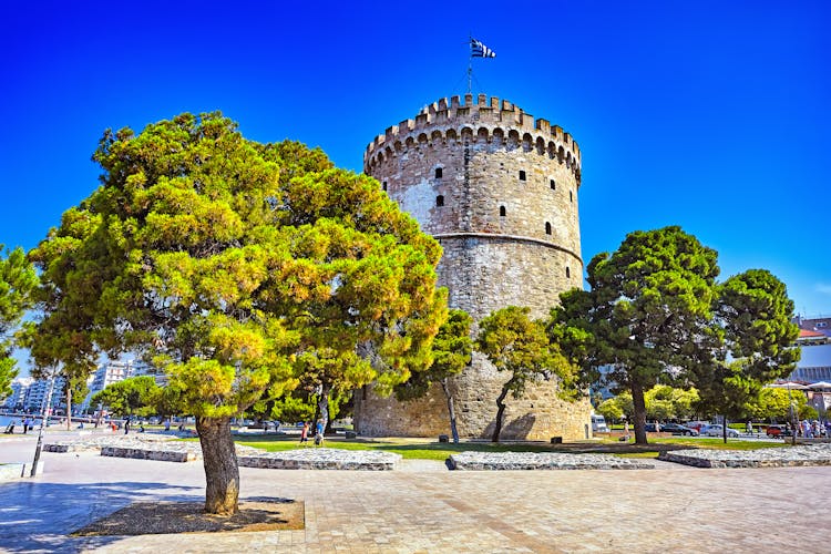 Photo of the White Tower in Thessaloniki, Greece.