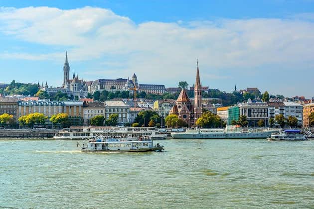 Trasferimento panoramico privato da Salisburgo a Budapest con 4 ore di visite guidate