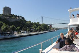 Croisière déjeuner à Istanbul: croisière sur le long cercle du Bosphore jusqu'à la mer Noire