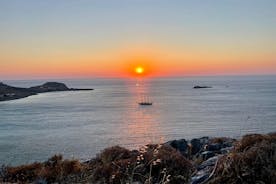 Randonnée en petit groupe de Pefkos à la baie de Navarone au lever du soleil