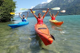 Excursión en kayak por el lago turquesa de Brienz