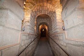 Sla de wachtrij over: Tour door de Parijse catacomben met VIP-toegang tot gebieden met beperkte toegang